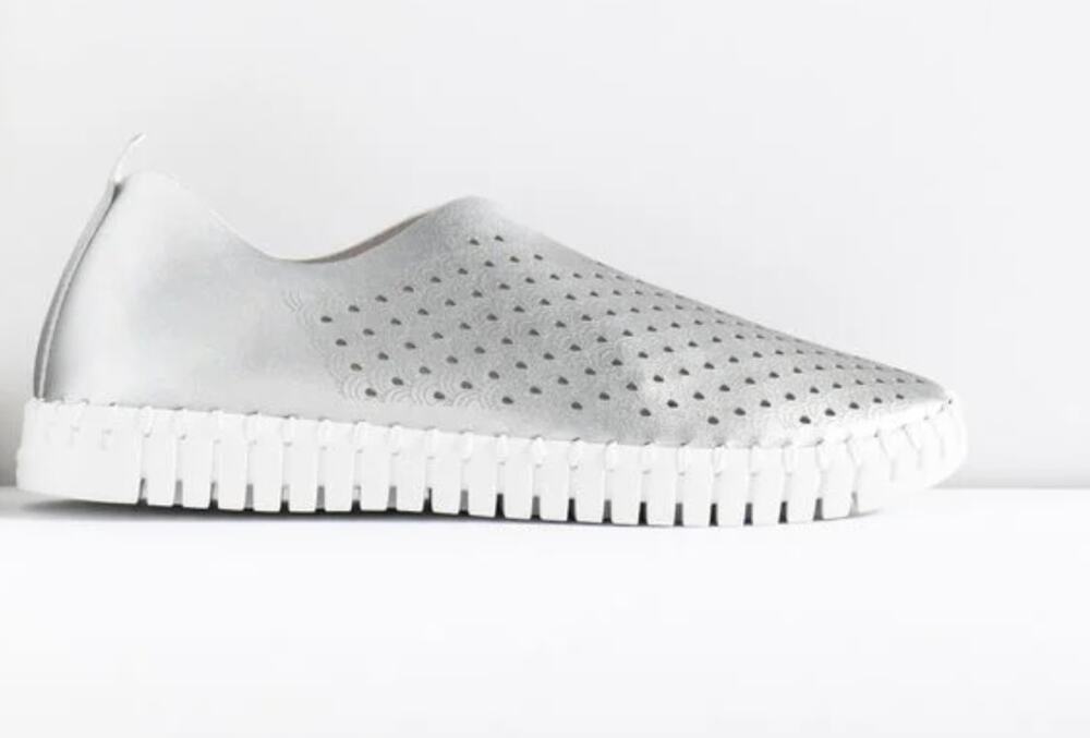 Ilse Jacobsen Tulip Metallic Silver Slip-On Flats 39 / US 8.5